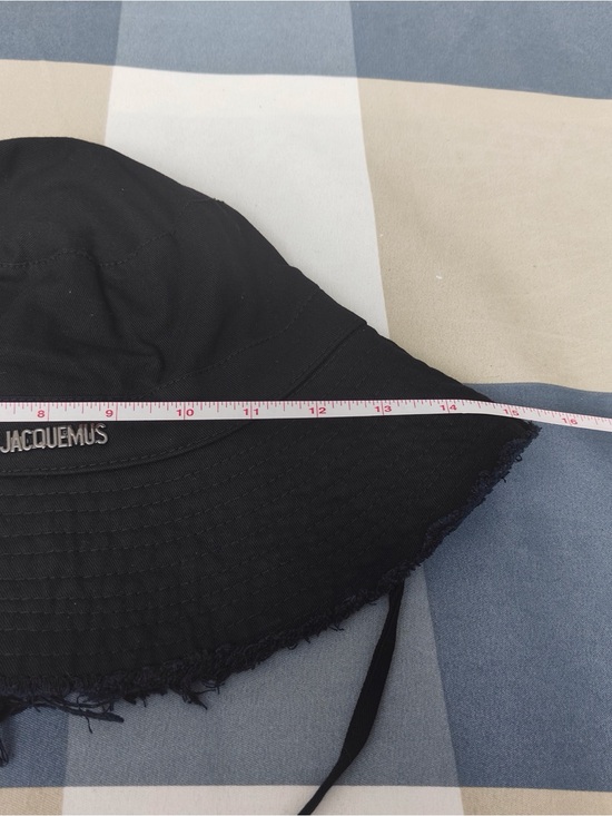 ?Jacquemus Black Bucket Hat with White Logo Tag